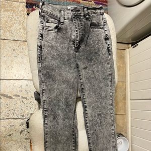 Grey high waisted jeans from garage. Size 00. Never worn.